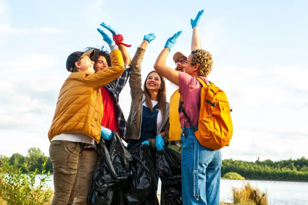Voluntariado: 4 formas de fortalecer a saúde mental ajudando os outros ...