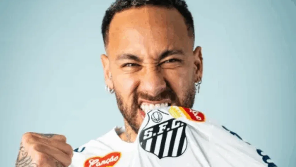 Neymar mordendo o escudo do Santos na camisa
