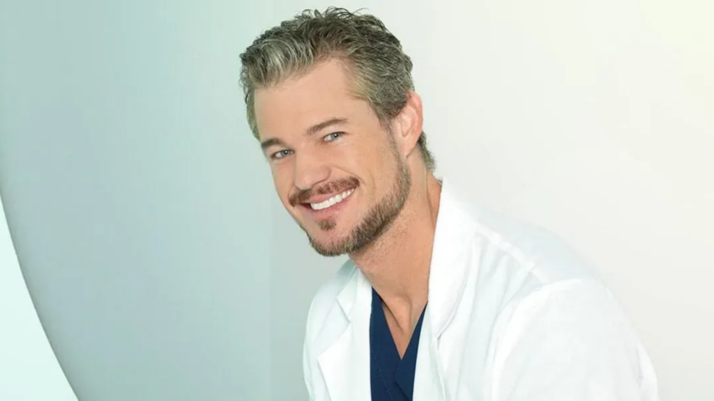 Eric Dane usando jaleco