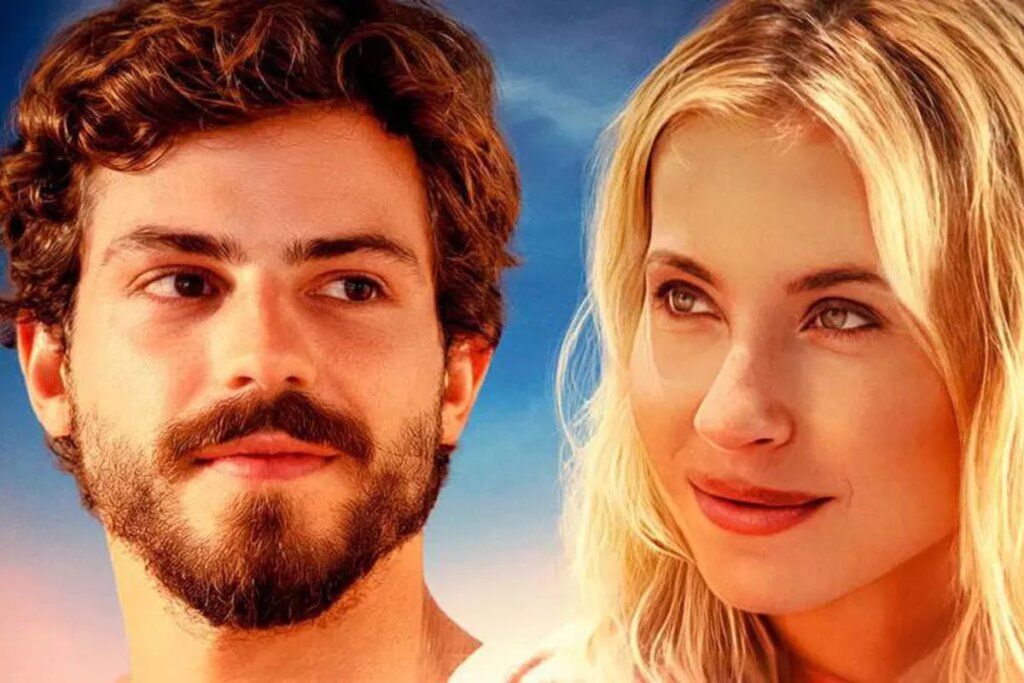 Capa do filme "De Volta À Bahia", com foto do rosto dos dois protagonistas sorrindo e um céu azul ao fundo