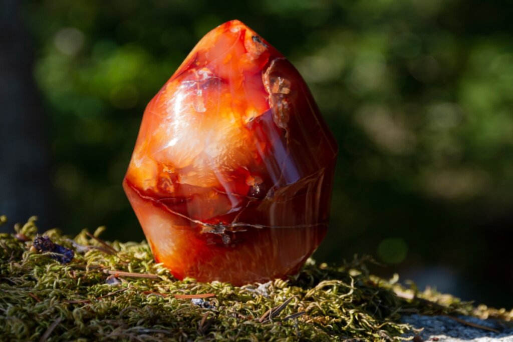 Cristal cornalina, de cor laranja