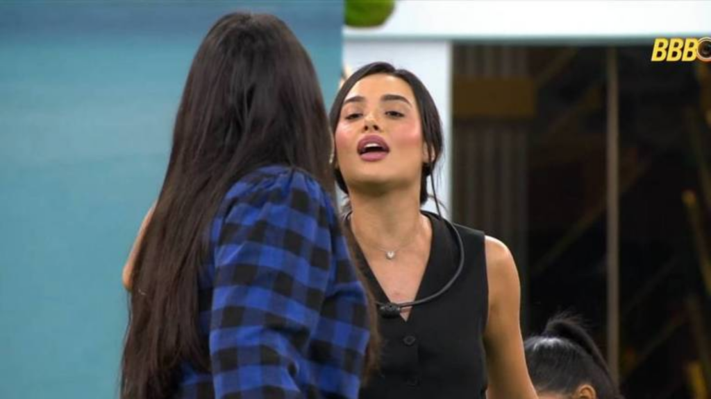 Chaiany e Jordana discutindo cara a cara