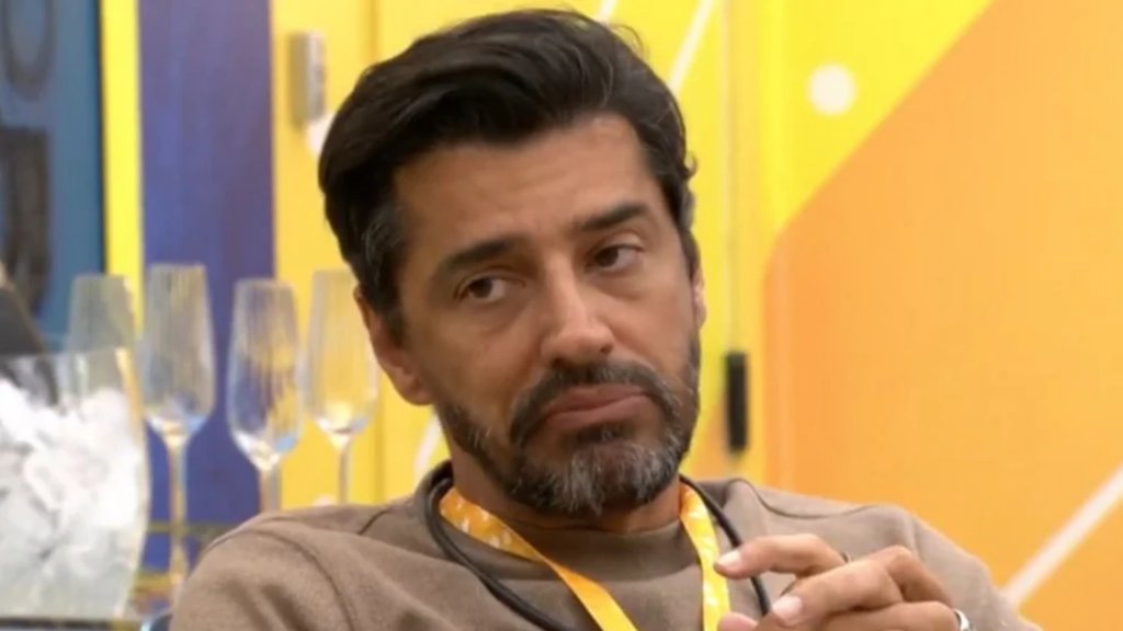 Cowboy pensativo no quarto do líder