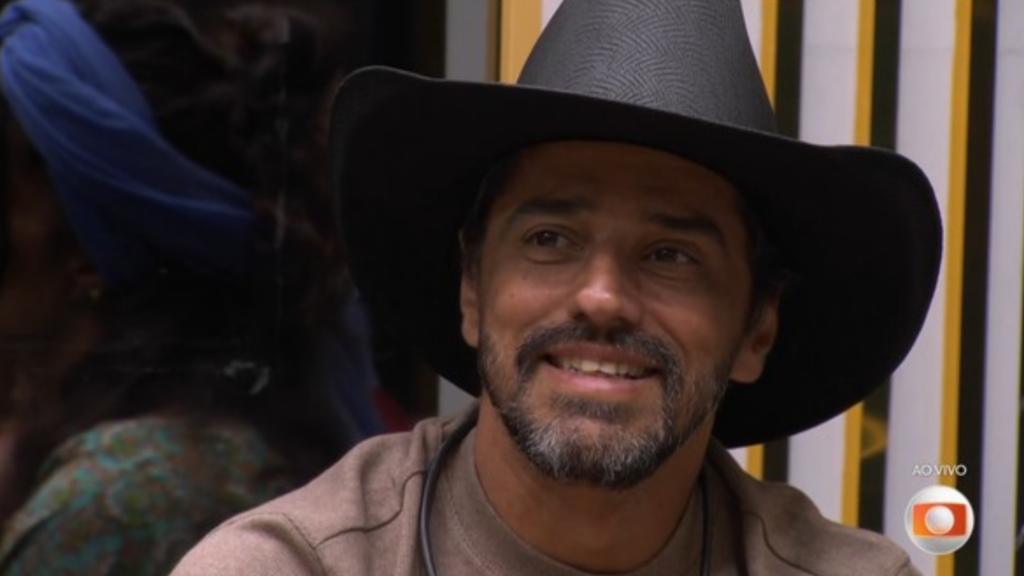 Alberto Cowboy usando chapéu