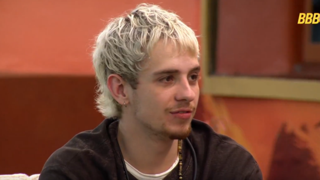 Juliano Floss visivelmente sem graça