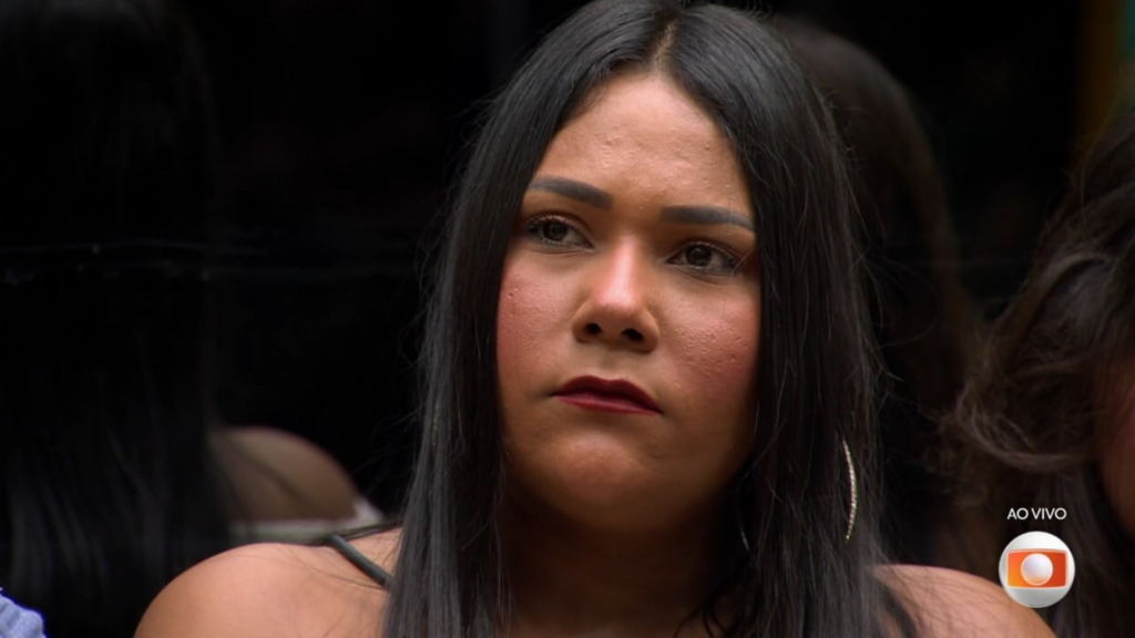 Chaiany com expressão séria