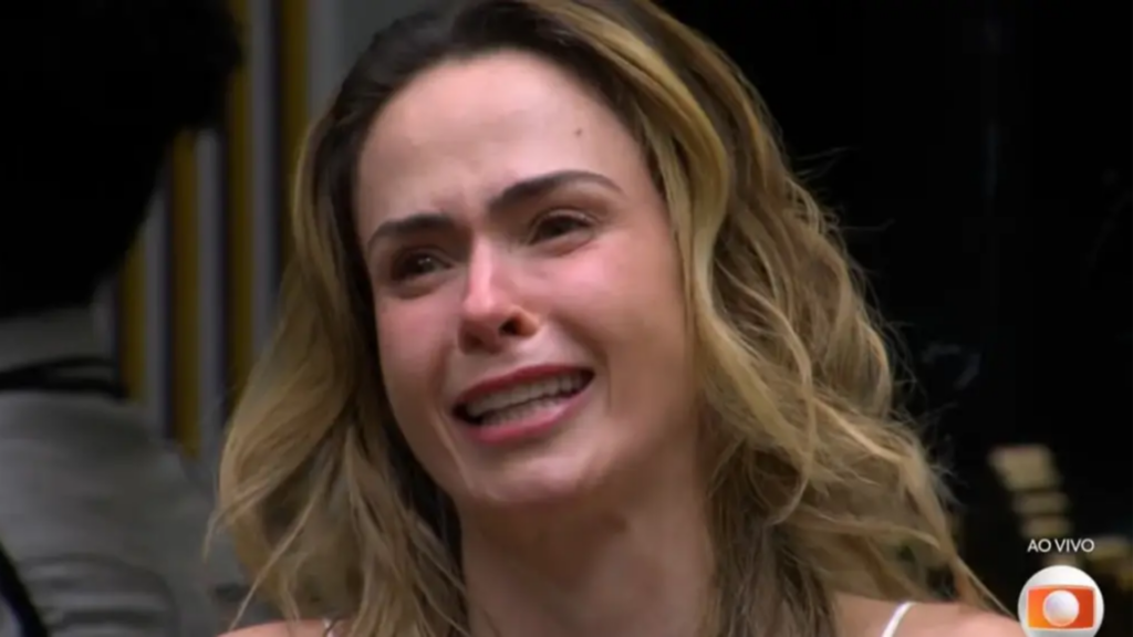 Ana Paula Renault chorando