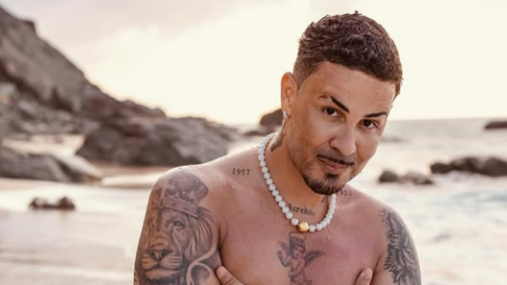 Carlinhos Maia na praia