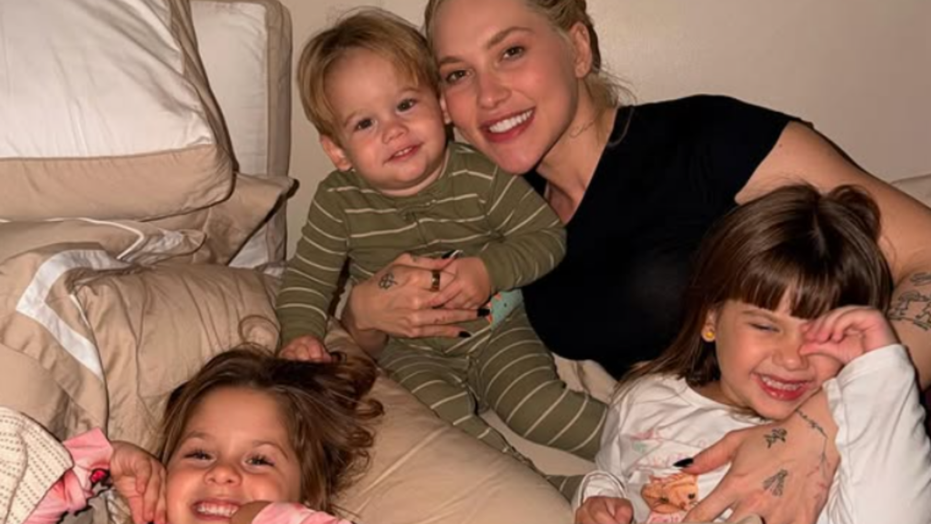 Virginia com os filhos