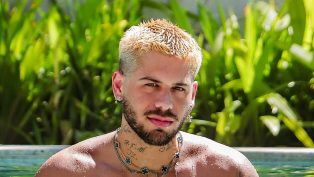Zé Felipe na piscina