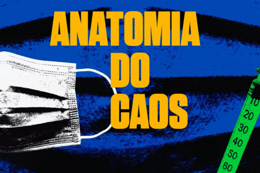 Sobre um fundo azul vibrante com interferência, as palavras "ANATOMIA DO CAOS" em letras maiúsculas amarelas estão centralizadas. À esquerda, há uma máscara cirúrgica branca descartável. À direita, uma seringa de vidro verde cheia, apontada diagonalmente para baixo.