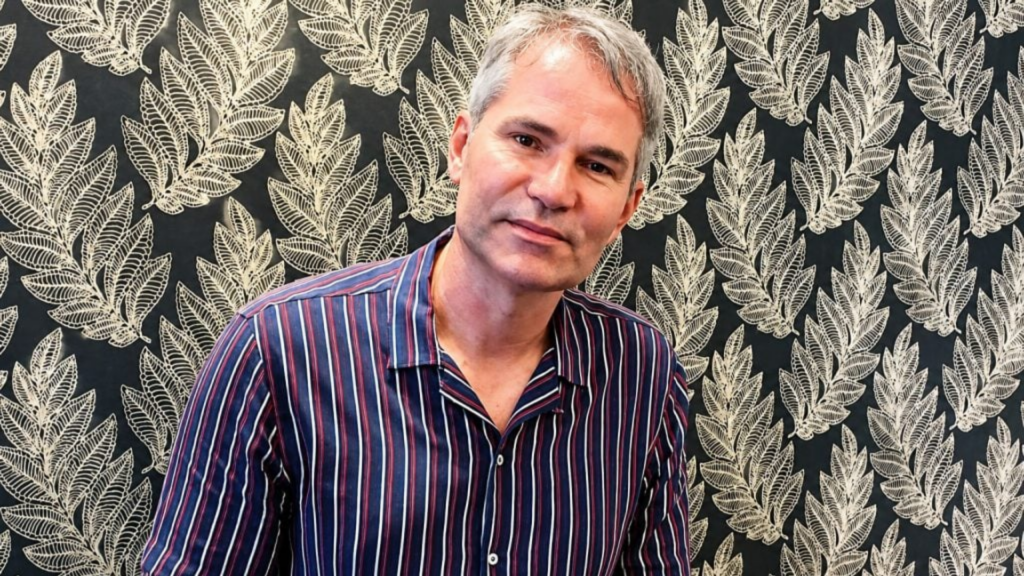 Marcio Poncio posa para foto