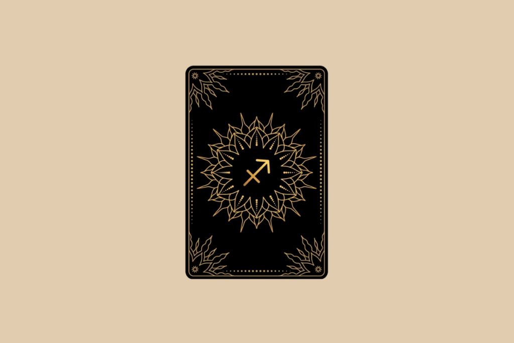 Ilustração de uma carta de tarô preta em fundo bege, com detalhes dourados em mandala e o símbolo do signo de Sagitário no centro.