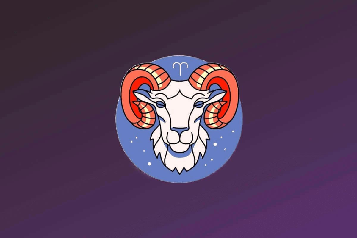 Ilustração estilizada do signo de Áries. No centro de um círculo azul, há a cabeça de um carneiro branco vista de frente. Ele possui grandes chifres espiralados com listras horizontais em tons de vermelho e laranja. O símbolo de Áries aparece em branco logo acima da cabeça do animal. 