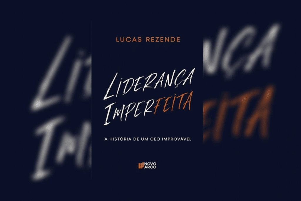 Capa de livro escura intitulada "LIDERANÇA IMPERFEITA: A história de um CEO improvável" de Lucas Rezende, com o título em caligrafia nas cores branca e laranja.