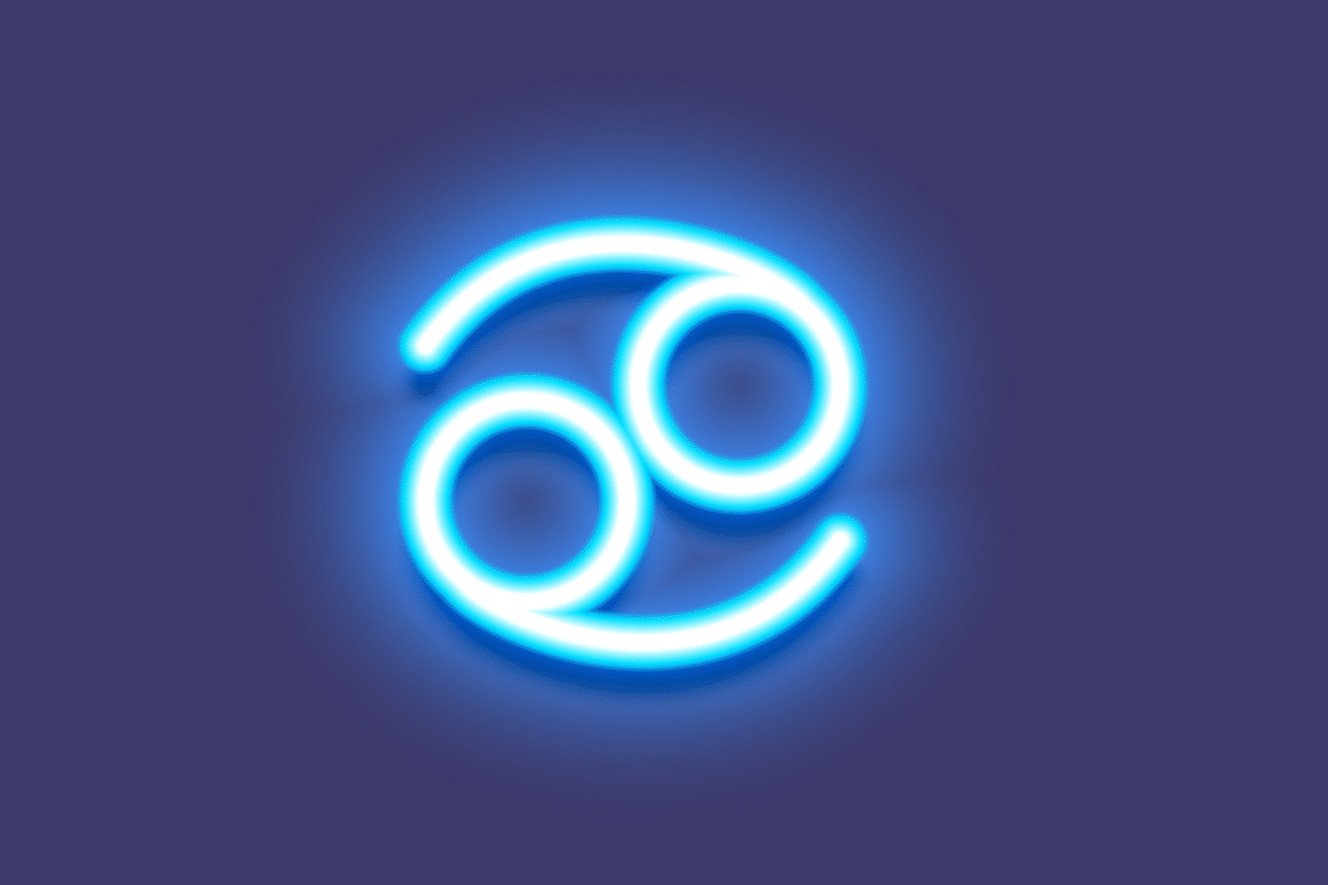 A imagem apresenta o símbolo do signo de câncer em branco, com um intenso efeito luminoso azul neon. O ícone está centralizado sobre um fundo azul-arroxeado escuro, criando uma aparência moderna e brilhante.