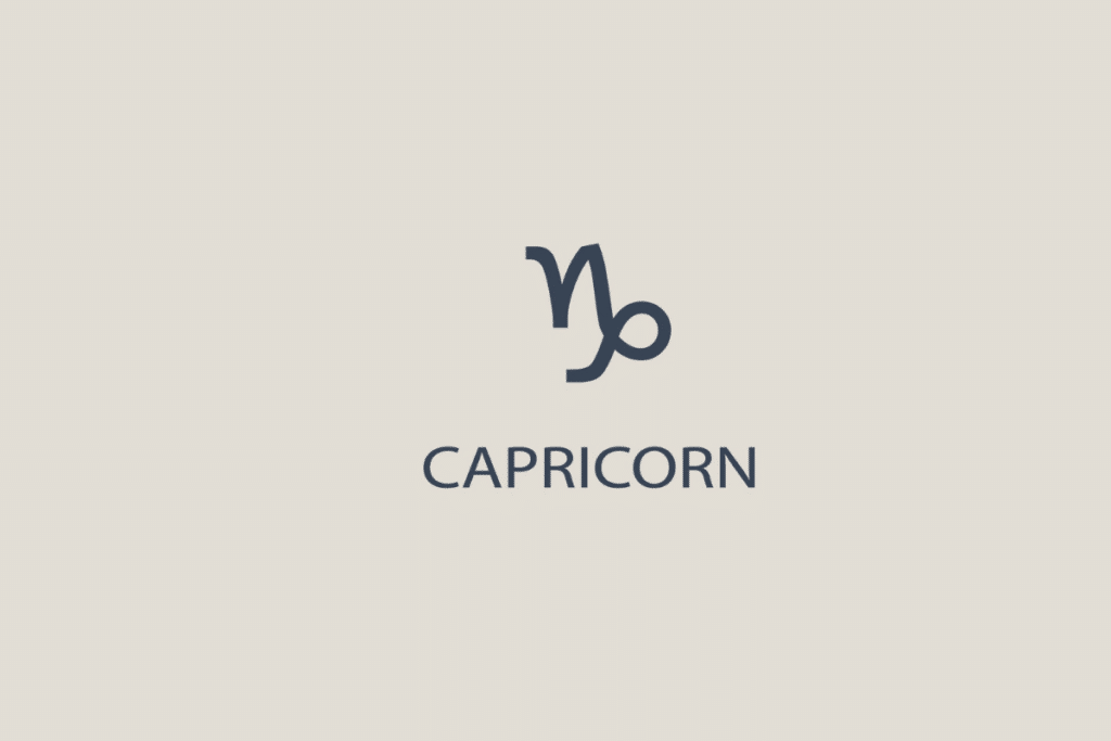Símbolo minimalista do signo de Capricórnio em tom cinza-escuro sobre fundo bege claro, com a palavra "CAPRICORN" escrita abaixo em letras maiúsculas