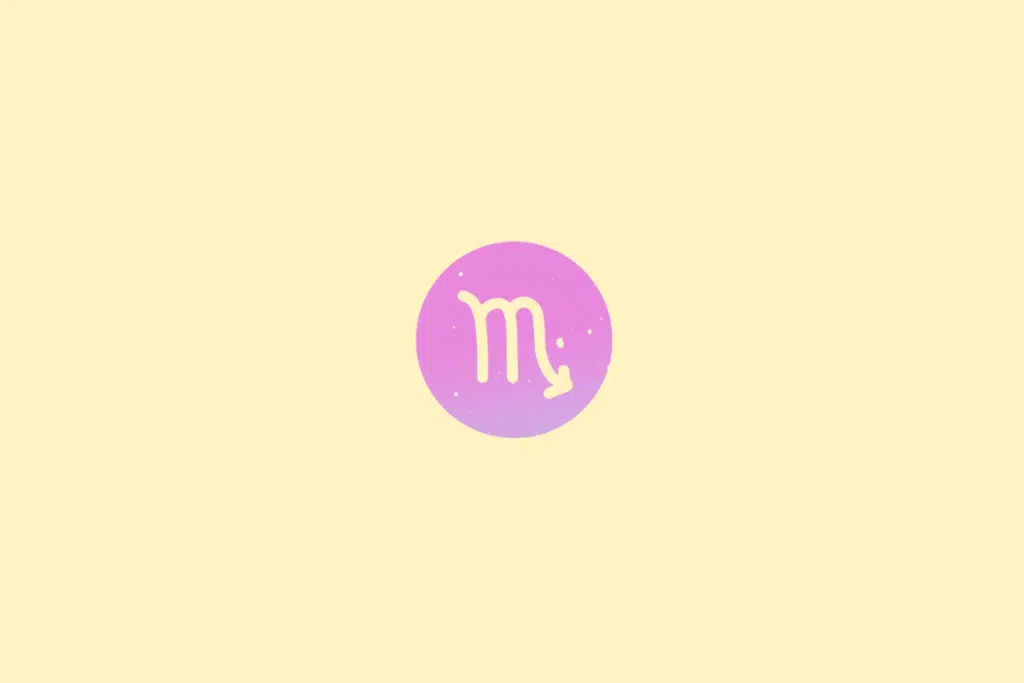 Ilustração minimalista do signo de Escorpião, representado pelo símbolo do signo em tom creme, com uma pequena seta na extremidade. O desenho está dentro de um círculo em degradê de rosa e lilás, sobre fundo amarelo-claro.