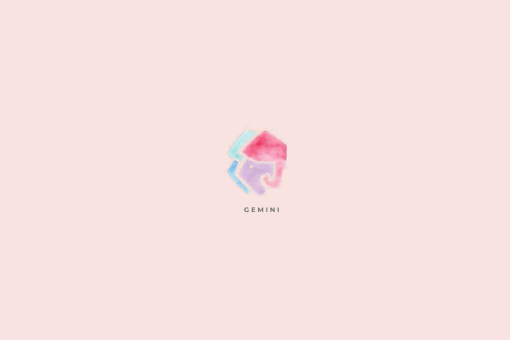 Fundo uniforme rosa-claro/pastel. No centro aparece uma ilustração em aquarela que representa o signo de Gêmeos, com duas figuras estilizadas lado a lado, formando uma composição abstrata. As cores utilizadas são rosa, vermelho, azul, lilás e branco, com efeito suave de aquarela. Abaixo está a palavra “GEMINI”, em letras maiúsculas cinza e espaçadas.