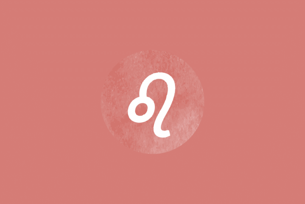 Símbolo do signo de Leão em tom branco, inserido dentro de um círculo rosa com textura aquarelada, centralizado sobre um fundo rosa-antigo