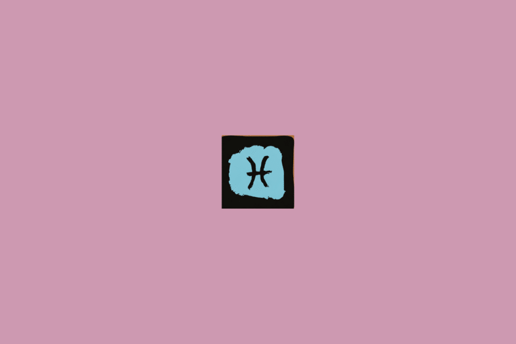 Imagem com fundo rosa-claro uniforme. No centro, há um pequeno quadrado preto com bordas levemente arredondadas. Dentro dele, aparece uma forma irregular em azul-claro. Sobre ela está desenhado, em preto, o símbolo de Peixes, formado por duas curvas voltadas para lados opostos e unidas por uma linha horizontal no centro.