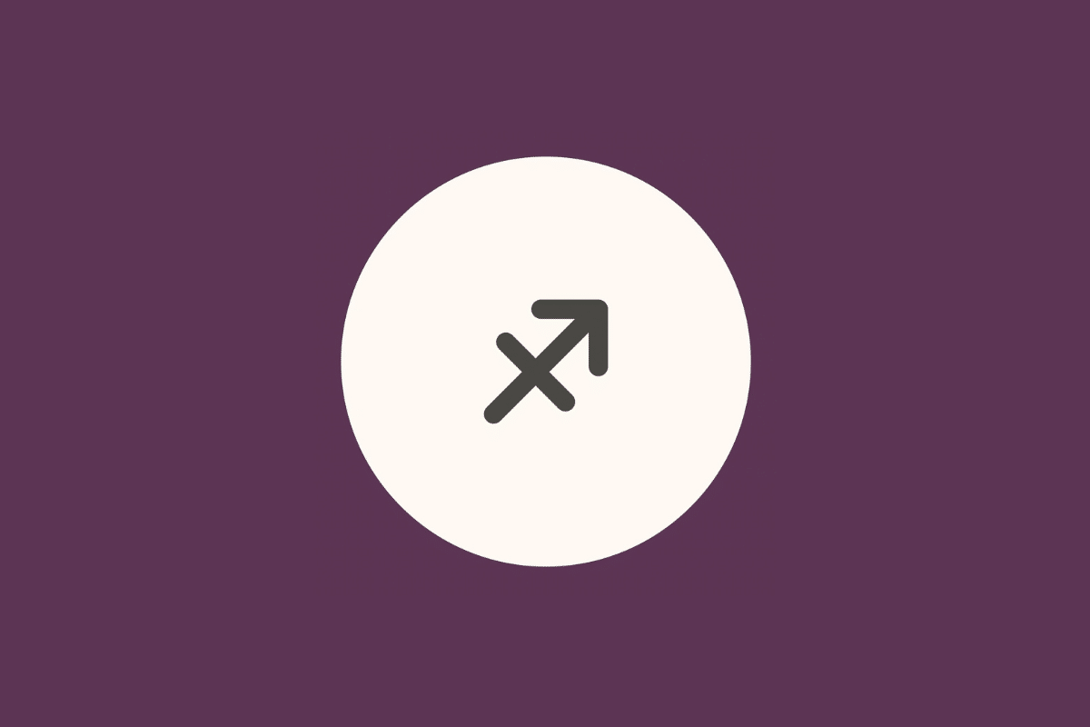 Ilustração minimalista do símbolo do signo de Sagitário em tom cinza-escuro, centralizado dentro de um círculo branco sobre fundo roxo-fechado