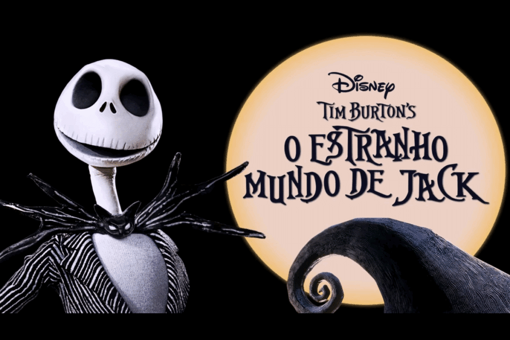 À esquerda, Jack Esqueleto sorri, com a cabeça de caveira branca, terno listrado e gravata-borboleta em forma de morcego. À direita, uma grande lua alaranjada mostra o título "Disney Tim Burton's O Estranho Mundo de Jack" em letras escuras e góticas, com a colina em espiral do filme embaixo, tudo sobre fundo preto.