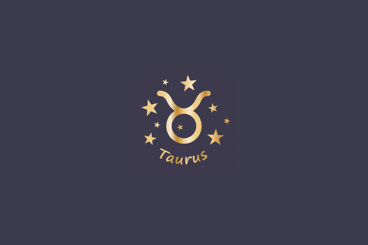 Ilustração do signo de Touro, em fundo cinza, contendo o símbolo do signo em dourado, no formato de cabeça de touro com chifres, cercado por estrelas e com o nome "Taurus" abaixo