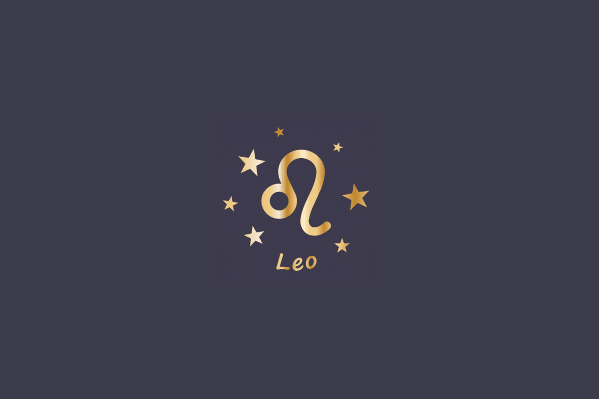 Ilustração do signo de Leão, em fundo cinza, contendo o símbolo do signo em dourado, em forma de círculo com uma cauda curva, cercado por estrelas e com o nome "Leo" abaixo
