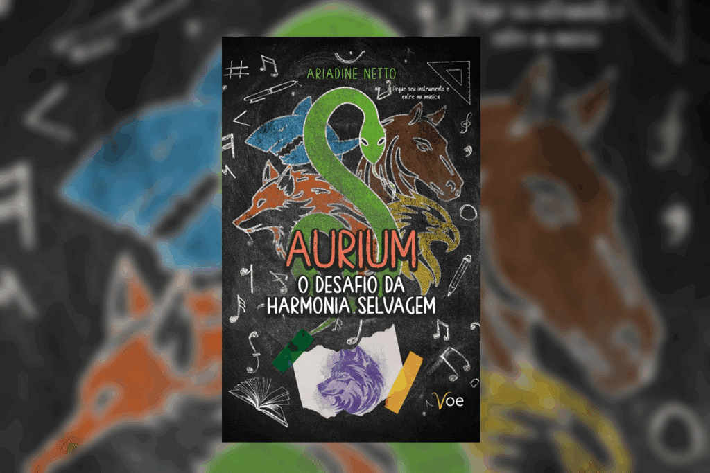 Capa do livro "Aurium: O Desafio da Harmonia Selvagem", de Ariadne Netto, ilustrada em estilo lousa com notas musicais, um lobo, uma raposa, um cavalo e uma serpente verde em destaque.