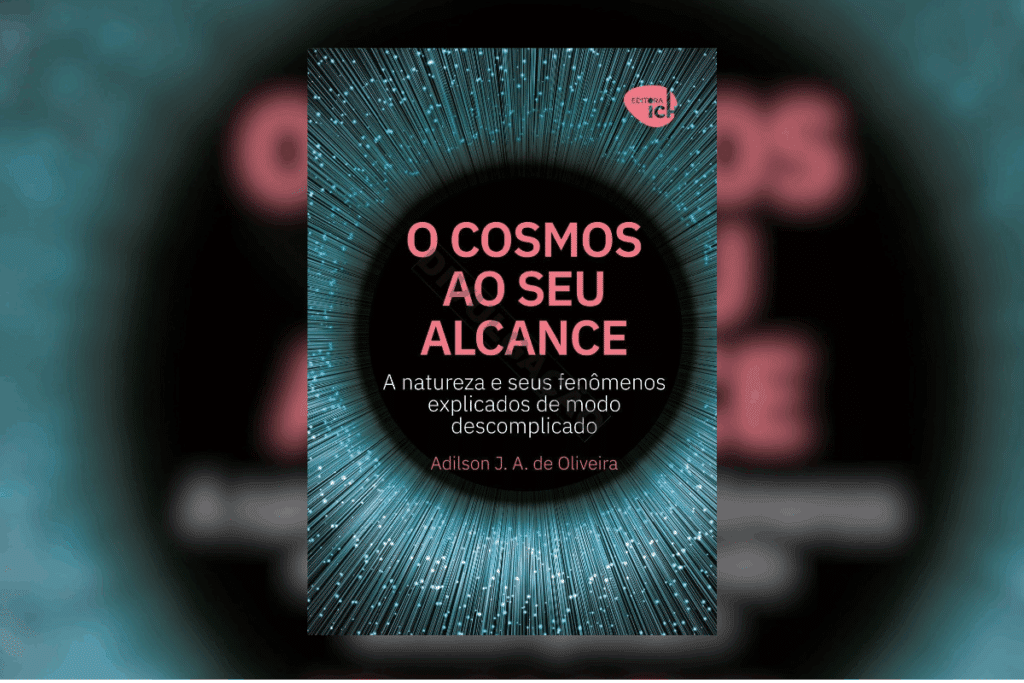 Capa escura com um círculo central preto de onde saem inúmeros raios de luz e pontos cintilantes em tons de azul e branco, simulando o espaço ou velocidade. Dentro do círculo preto, lê-se o título "O COSMOS AO SEU ALCANCE", o subtítulo "A natureza e seus fenômenos explicados de modo descomplicado" e o autor "Adilson J. A. de Oliveira".
