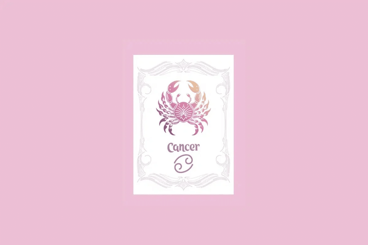 Um cartão branco com uma moldura ornamentada em rosa claro contém a ilustração de um caranguejo com um gradiente de roxo a laranja, e o texto "Cancer" acima do símbolo do caranguejo, tudo sobre um fundo rosa sólido. 