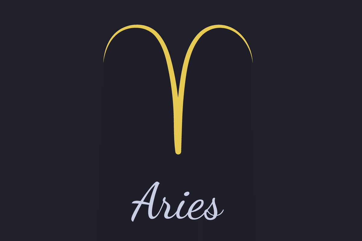 A imagem mostra o símbolo astrológico de Áries em dourado, formado por duas linhas curvas que partem de um mesmo ponto central e se abrem para os lados, lembrando os chifres de um carneiro. Abaixo, o nome “Aries” aparece em letras cursivas cinza-claras, sobre um fundo azul-escuro quase preto.