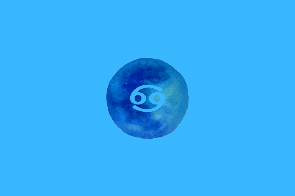 Símbolo do signo de Câncer em azul sobre um círculo azul com textura aquarelada, em um fundo azul-claro.