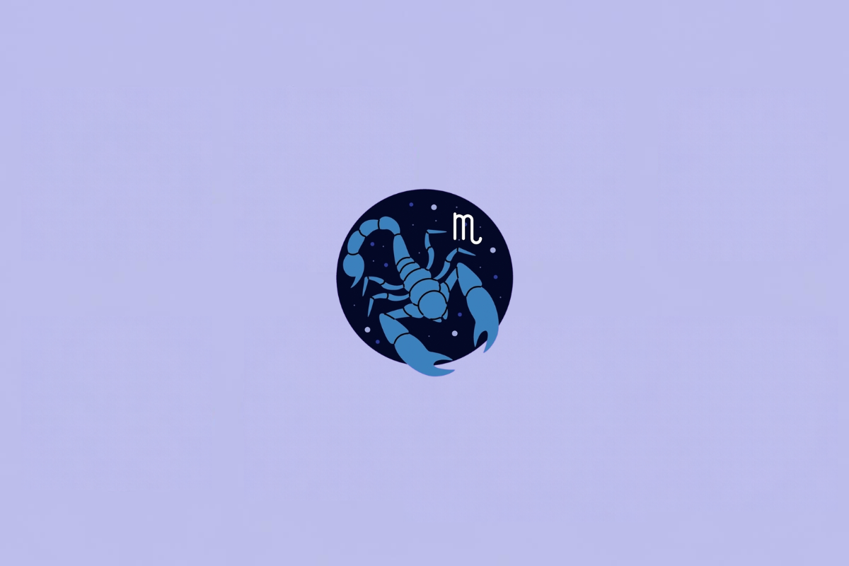 Ilustração do signo de Escorpião, representado por um escorpião azul, visto de cima, com corpo segmentado, oito patas e a cauda curvada para cima. O símbolo de Escorpião aparece em branco na parte superior direita. Ao fundo há um círculo azul-marinho com pequenos pontos semelhantes a estrelas. Em fundo roxo-claro.