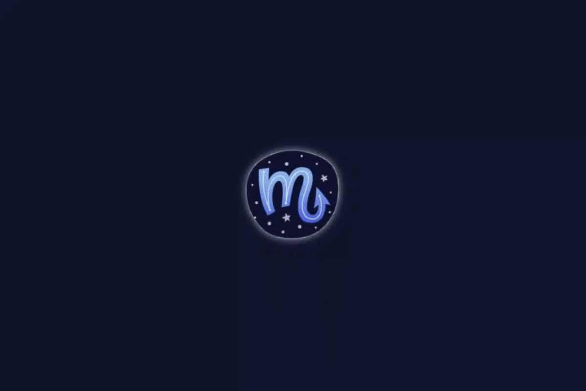 Ilustração do símbolo astrológico do signo de Escorpião em tons de azul e lilás, com uma seta na extremidade inferior direita. O símbolo está centralizado em um círculo decorado com estrelas brancas, sobre um fundo azul-marinho escuro.